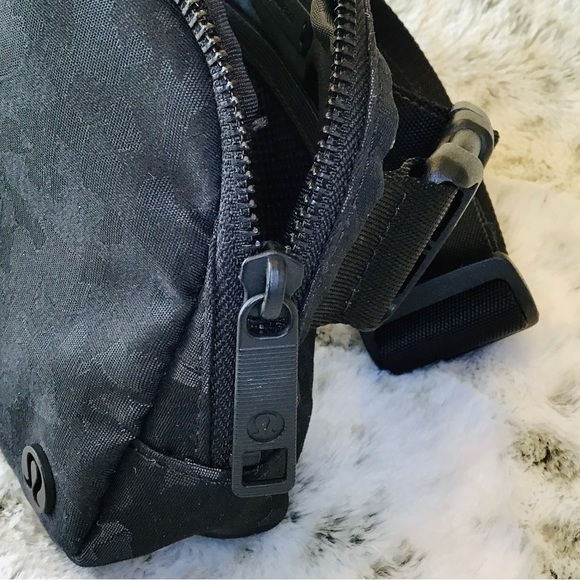 LULULEMON Fragment Camo Jacquard Everywhere Belt Bag EUC - Picture 6 of 8